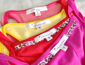 Set de etiquetas marca y talla impresas en twill de algodón